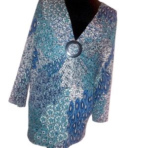 Super cute peacock colored CATO top